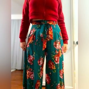 Gorgeous floral pants wide leg
